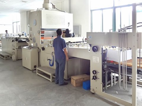 印刷設(shè)備展示-全自動覆膜機